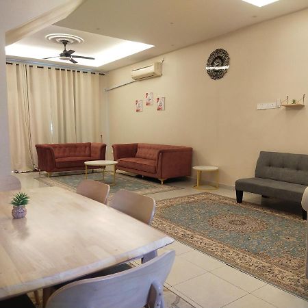 Axaida Homestay Parit Jawa Bakar Parit Exterior photo